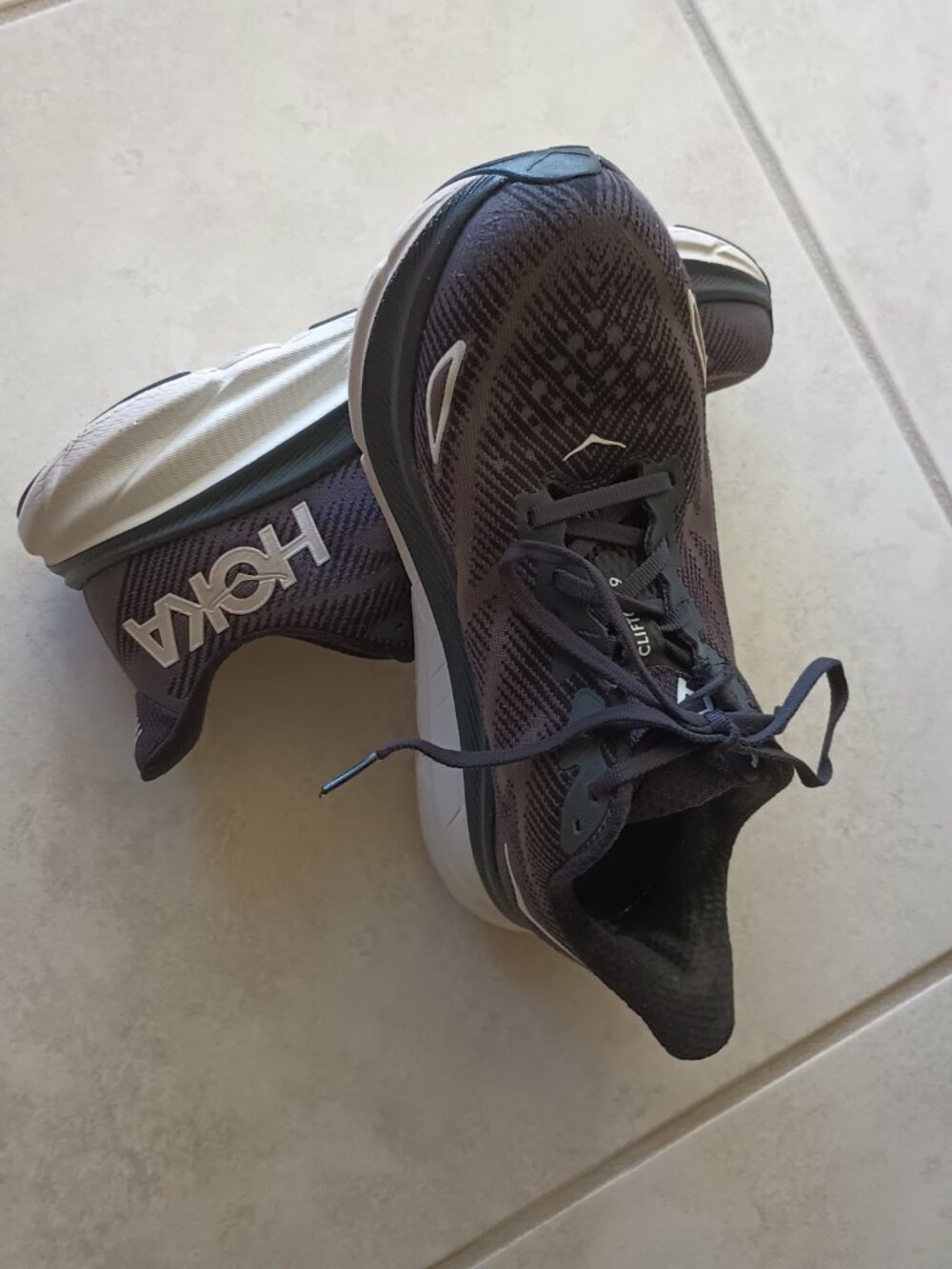 Women's Hoka sneakers - Picture 4 of 5